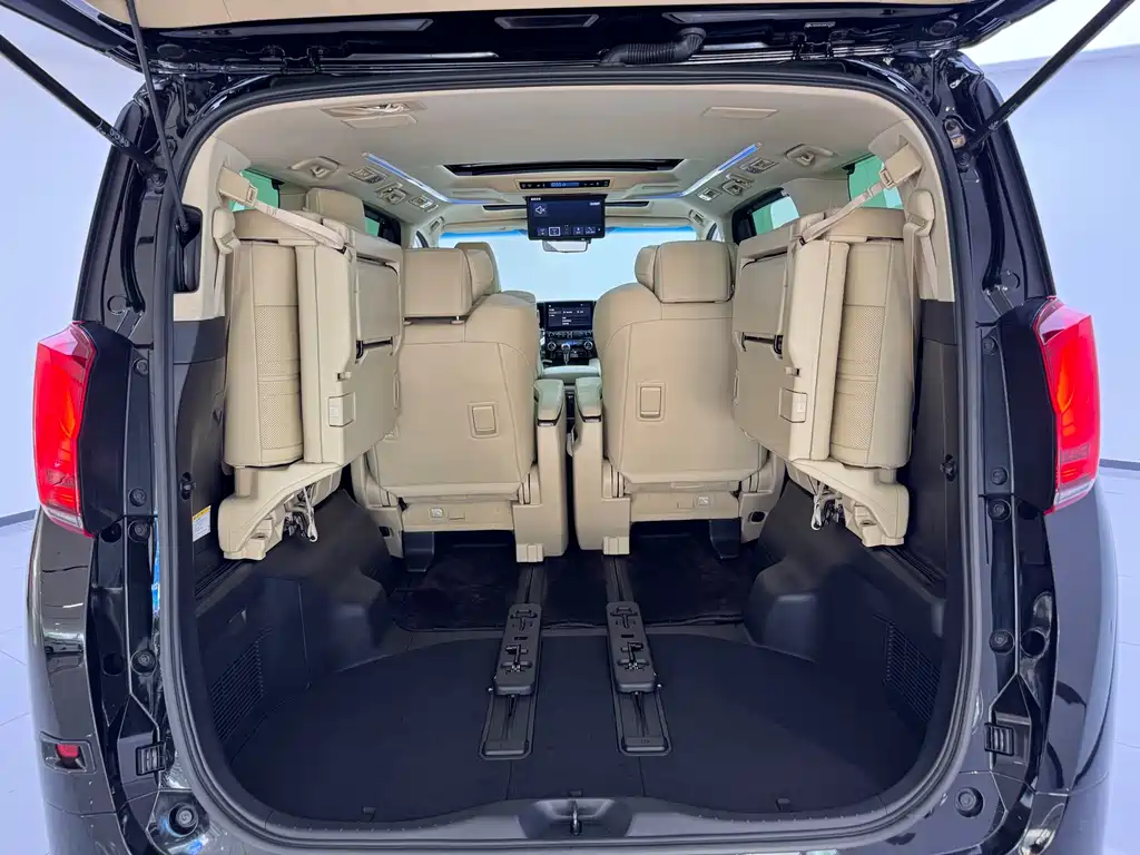 Toyota Alphard 2021 — фото 11