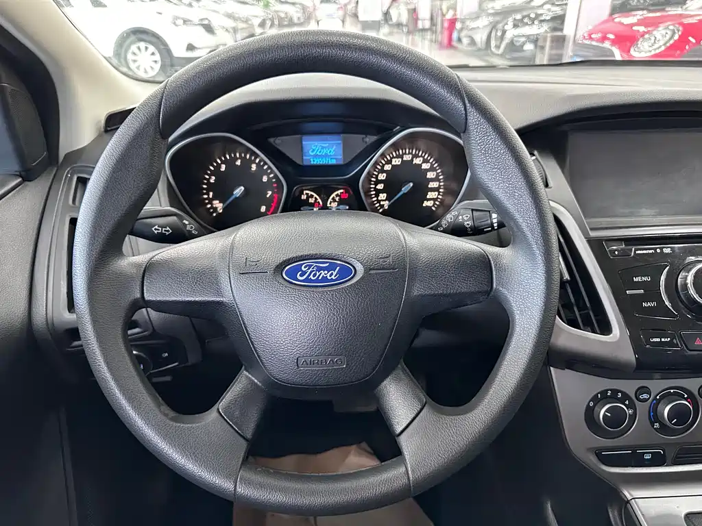 Ford Focus 2014 — фото 13