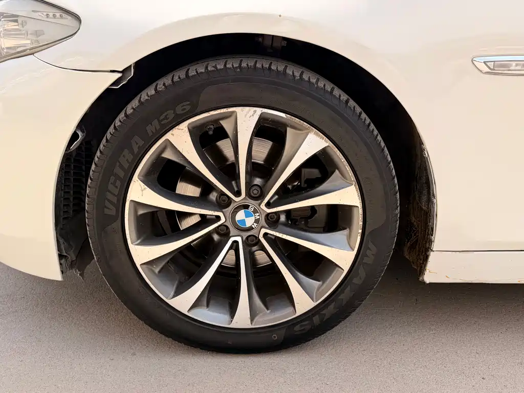 BMW 5 Series 2012 — фото 9
