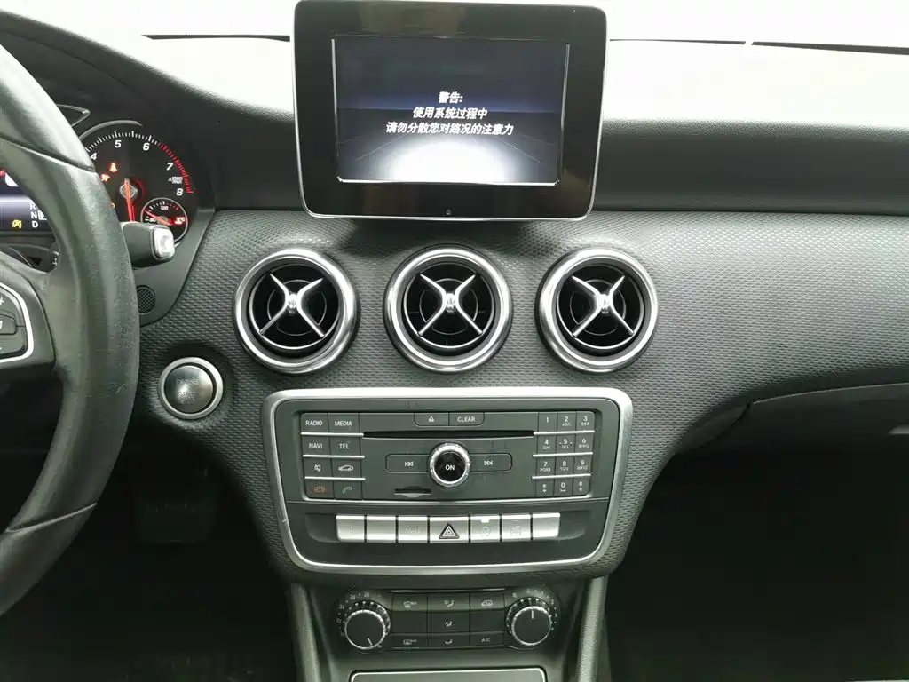 Mercedes-Benz A-Class 2018 — фото 12