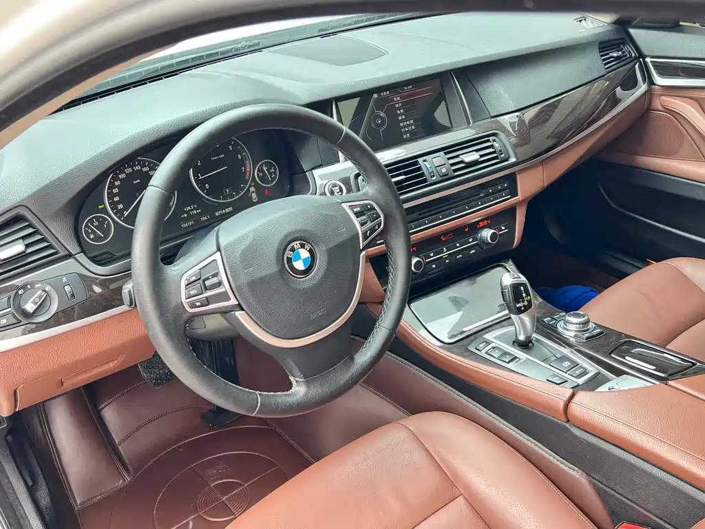 BMW 5 Series 2016 — фото 6