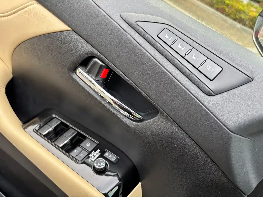Toyota Vellfire 2023 — фото 11