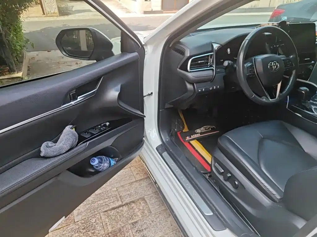 Toyota Camry 2023 — фото 14