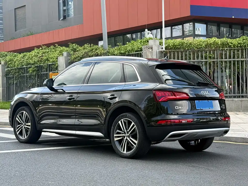 Audi Q5L 2020 — фото 12