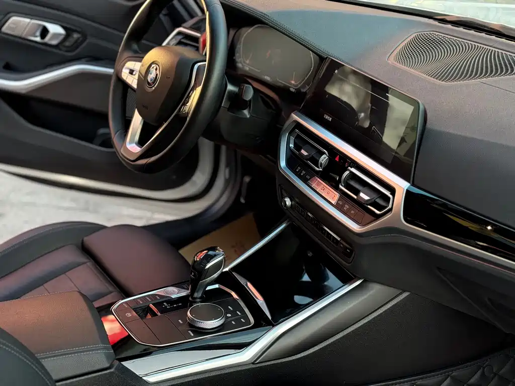 BMW 3 Series 2019 — фото 12