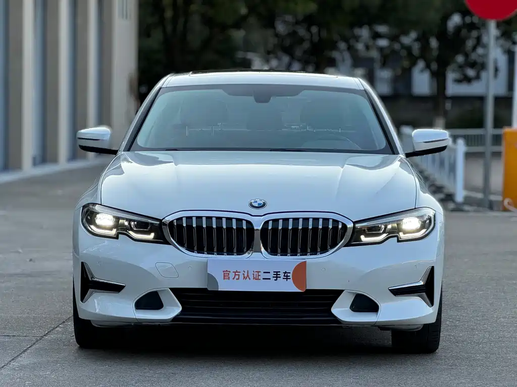 BMW 3 Series 2019 — фото 2