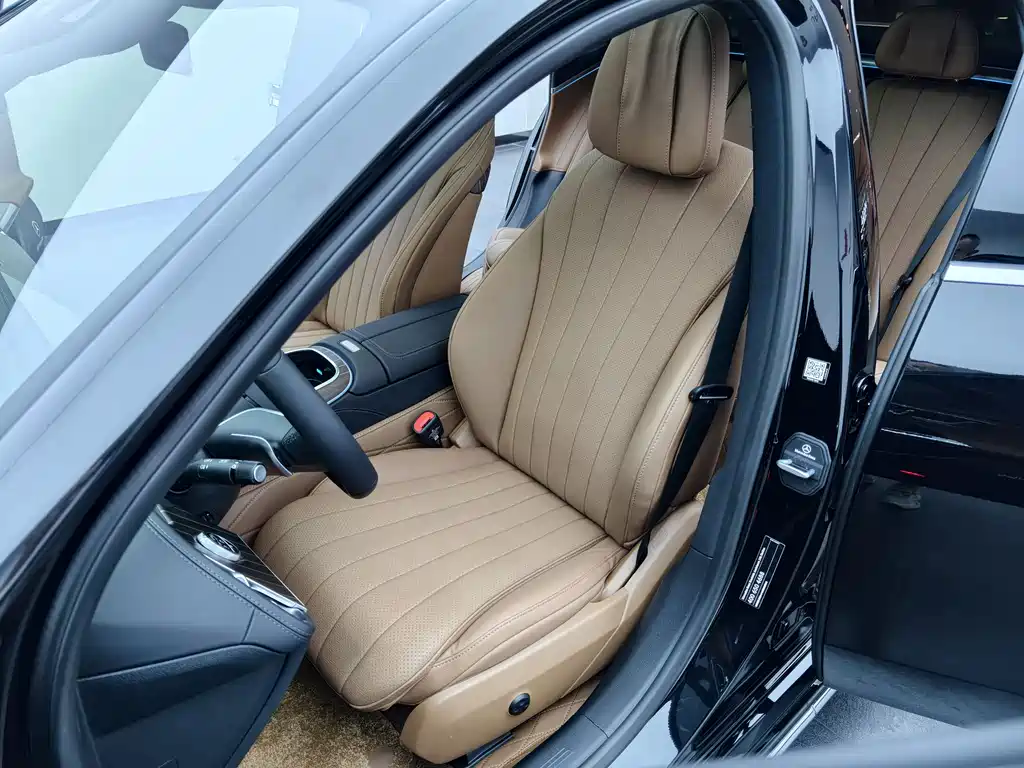 Mercedes-Benz E-Class 2025 — фото 15