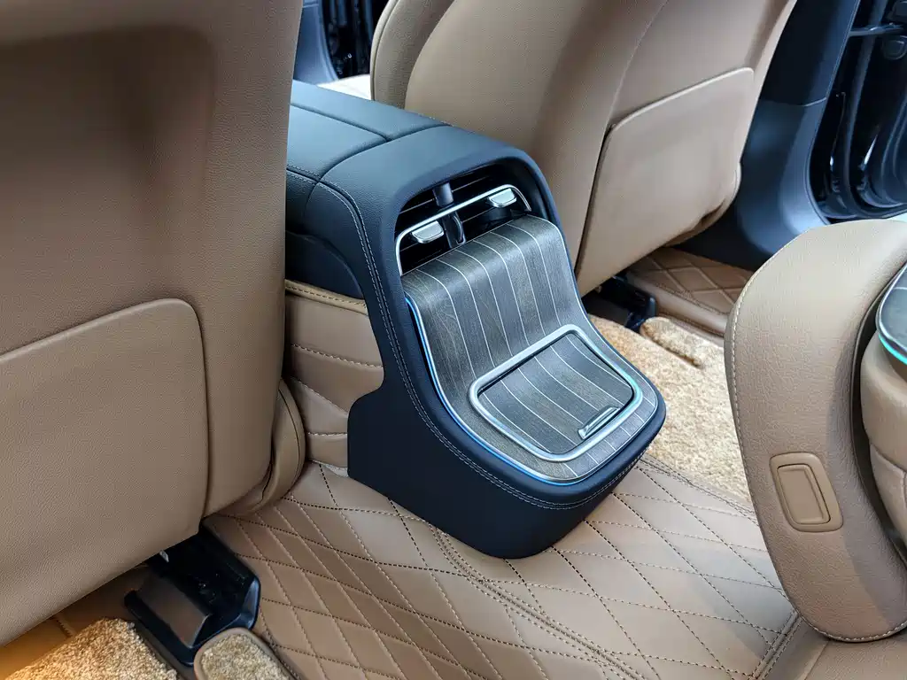 Mercedes-Benz E-Class 2025 — фото 19