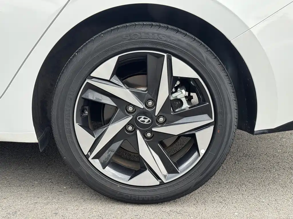 Hyundai Elantra 2022 — фото 23