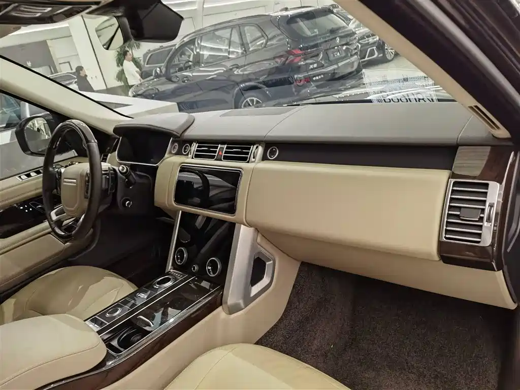Land Rover Range Rover 2021 — фото 16