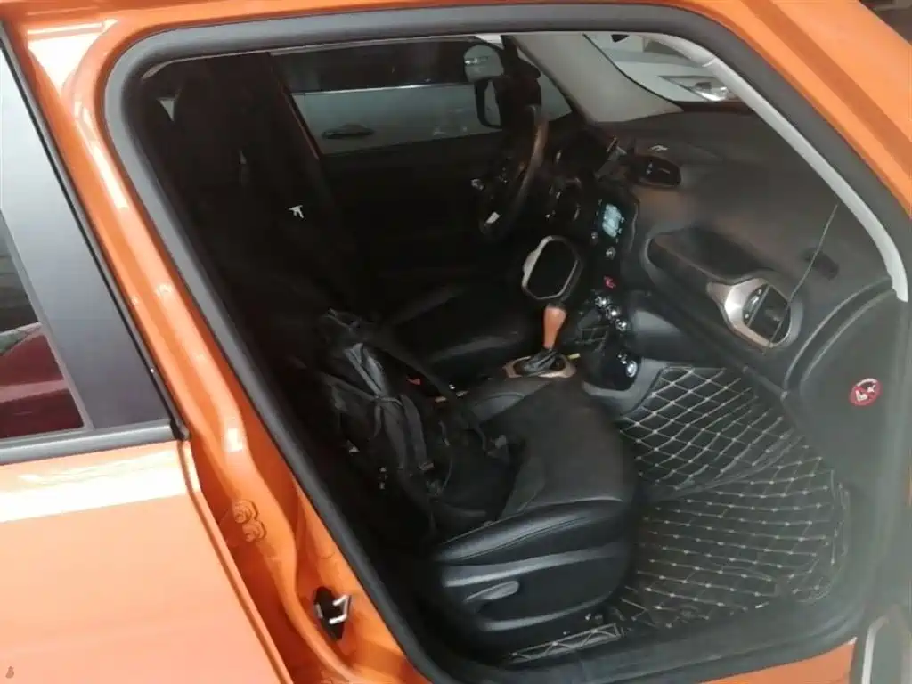 Jeep Renegade 2017 — фото 25