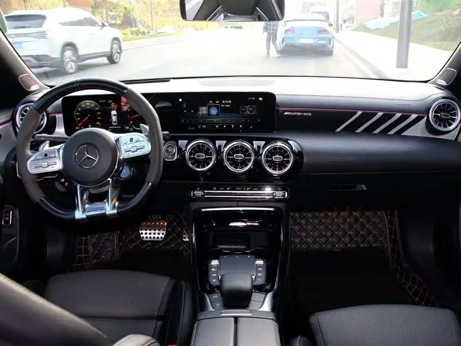 Mercedes-Benz CLA AMG 2023 — фото 11
