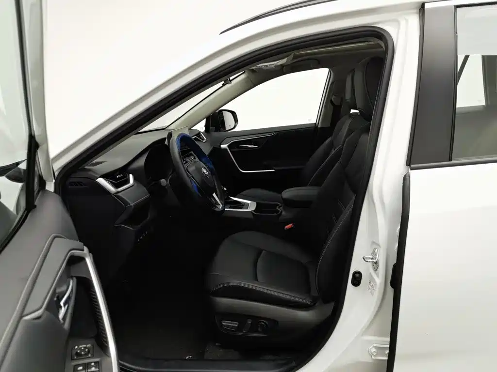 Toyota RAV4 2024 — фото 10
