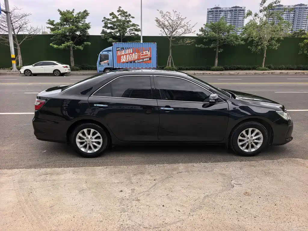 Toyota Camry 2017 — фото 11