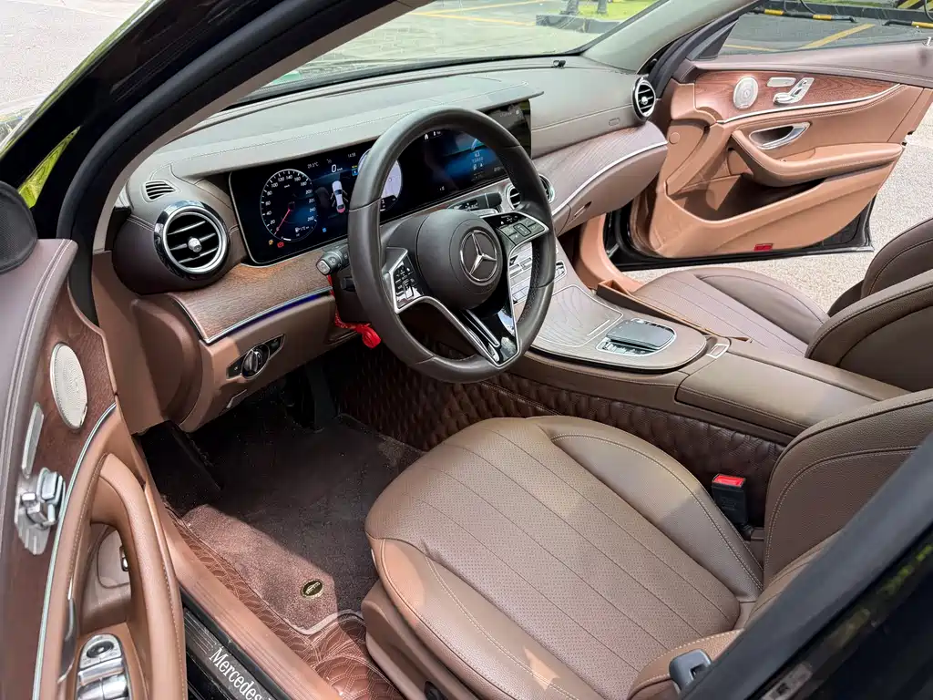 Mercedes-Benz E-Class 2023 — фото 9
