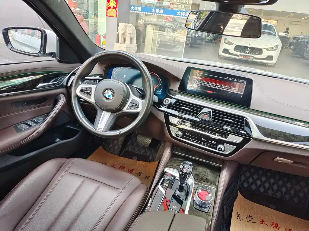 BMW 5 Series 2020 — фото 12