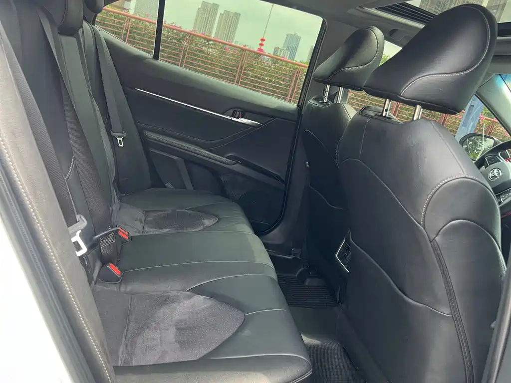 Toyota Camry 2021 — фото 10