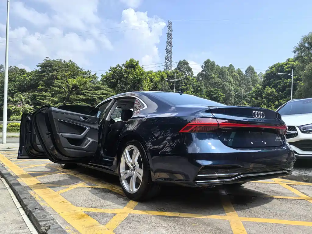 Audi A7L 2023 — фото 9