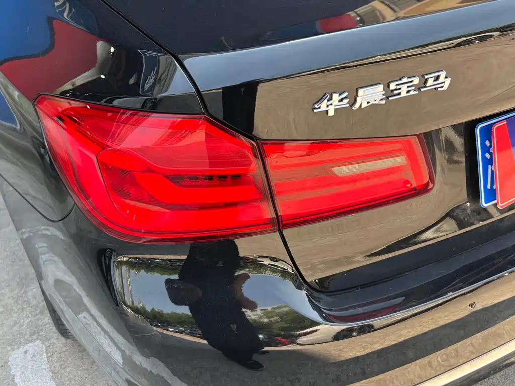 BMW 5 Series 2019 — фото 19