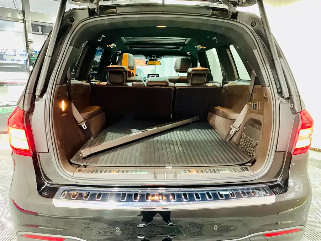 Mercedes-Benz GLS 2018 — фото 18