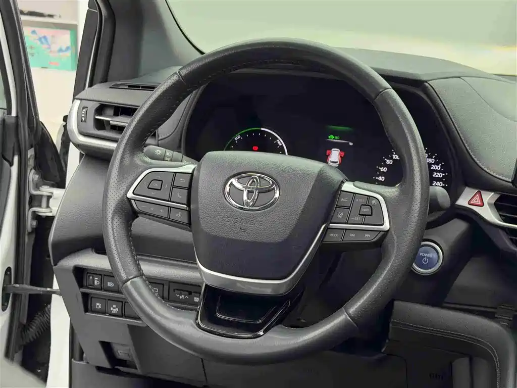 Toyota Sienna 2024 — фото 11