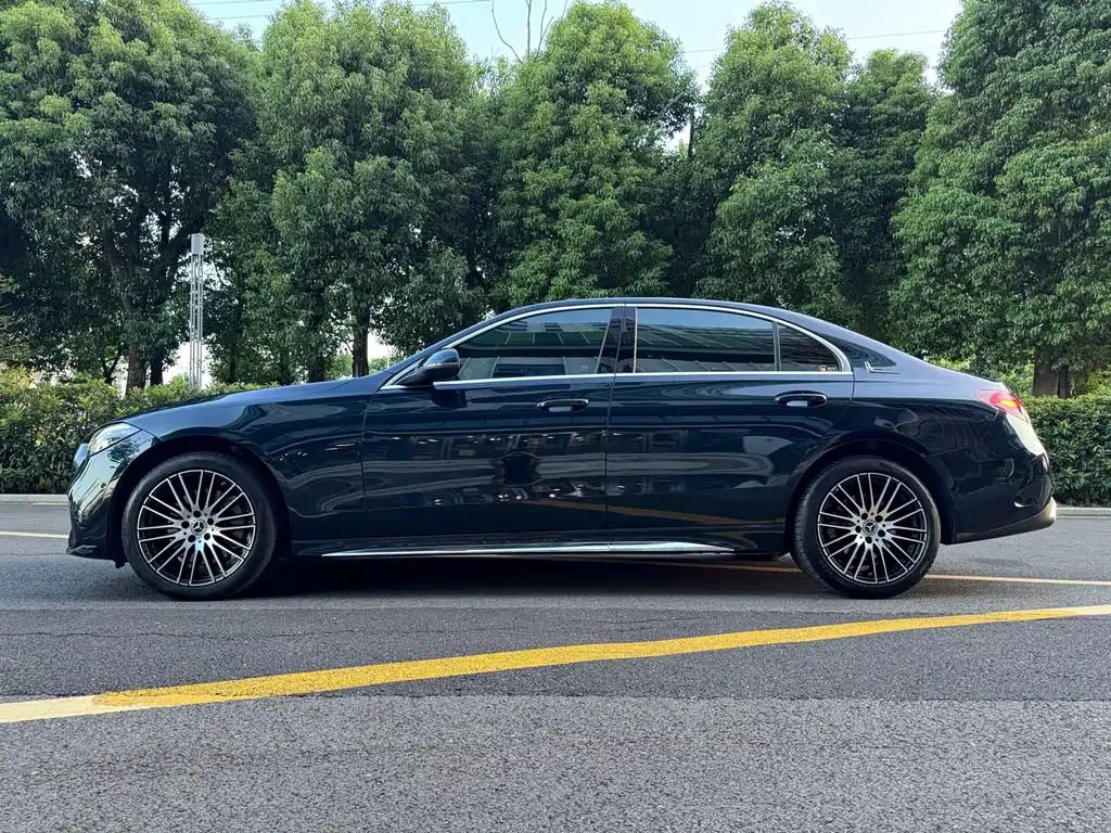 Mercedes-Benz C-Class 2023 — фото 9