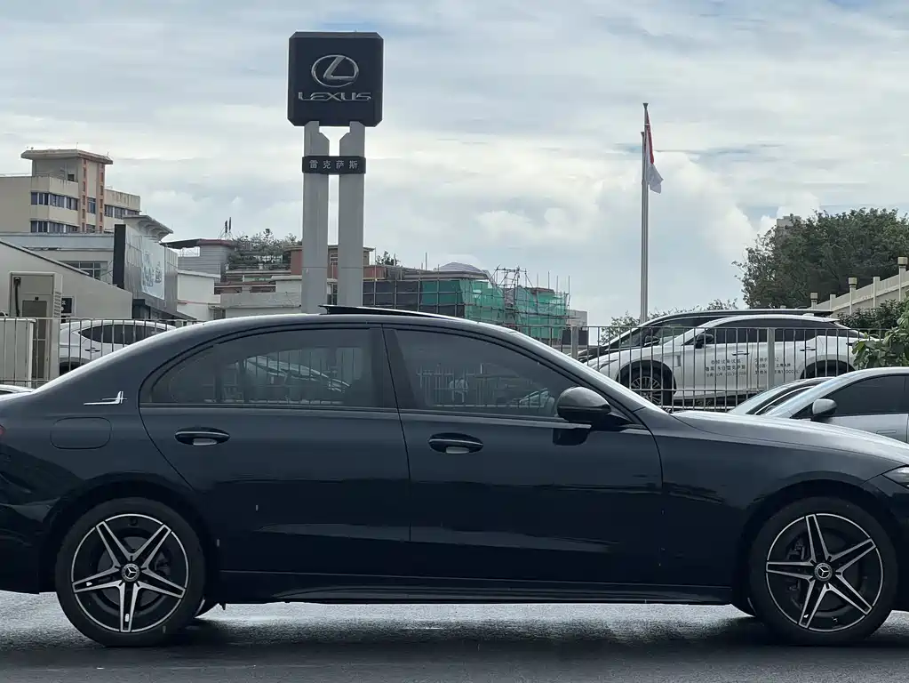 Mercedes-Benz C-Class 2023 — фото 16