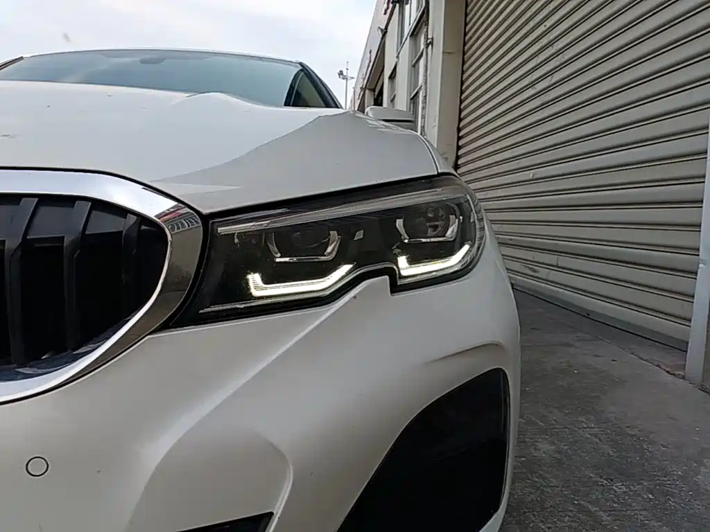 BMW 3 Series 2021 — фото 24