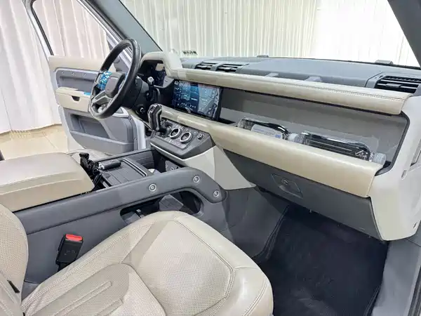 Land Rover Defender 2020