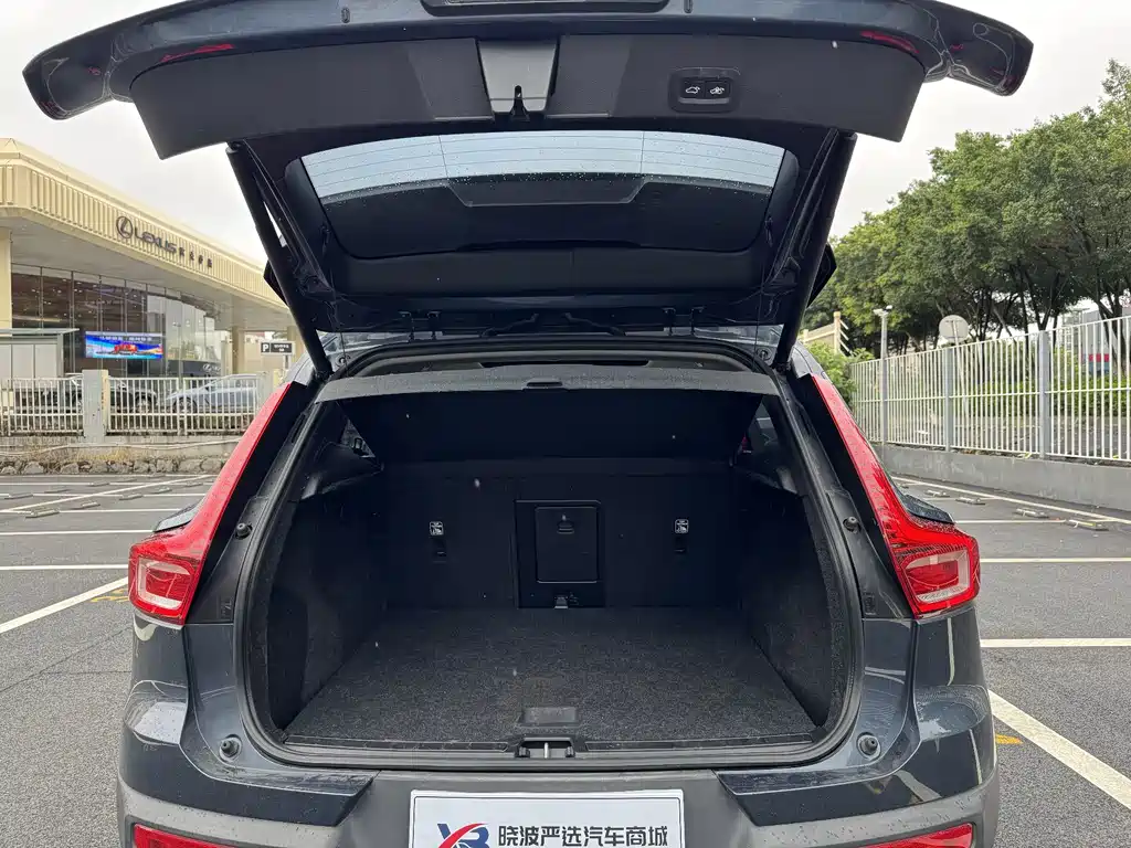 Volvo XC40 2022 — фото 16
