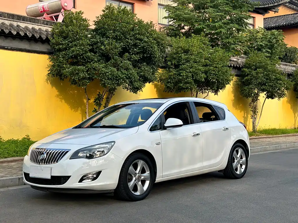 Buick Excelle 2013 — фото 3