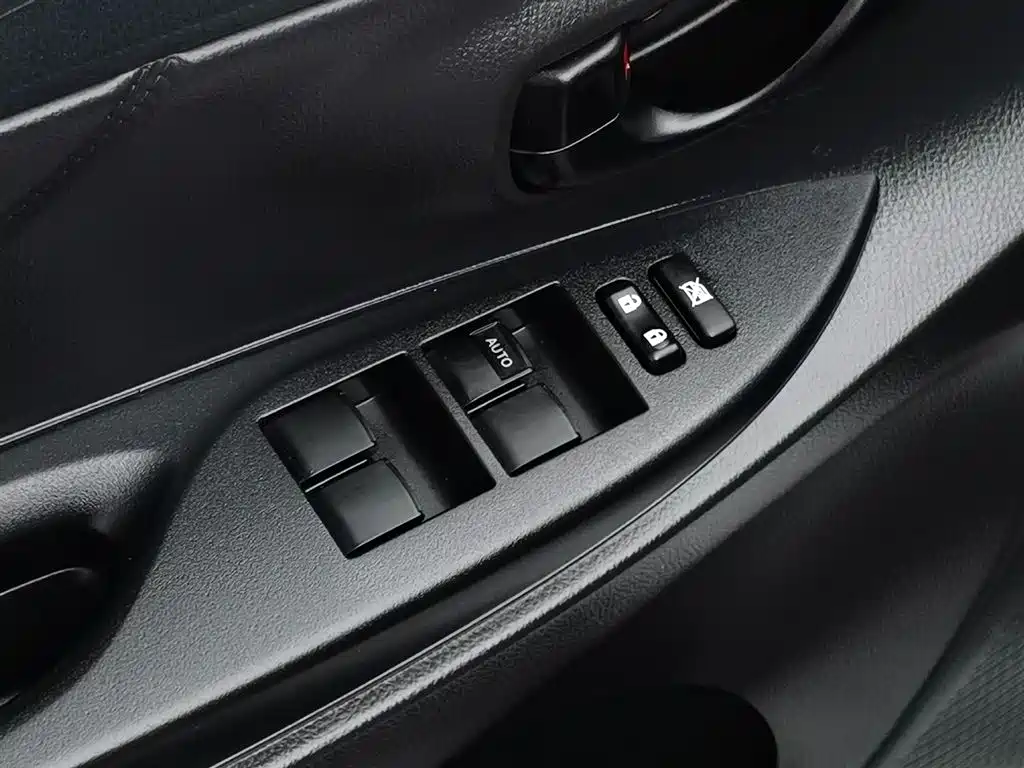 Toyota Yaris L 2019 — фото 8
