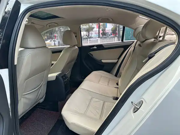 Volkswagen Sagitar 2014