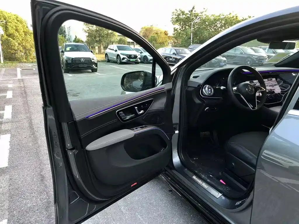 Mercedes-Benz EQS SUV 2025 — фото 8