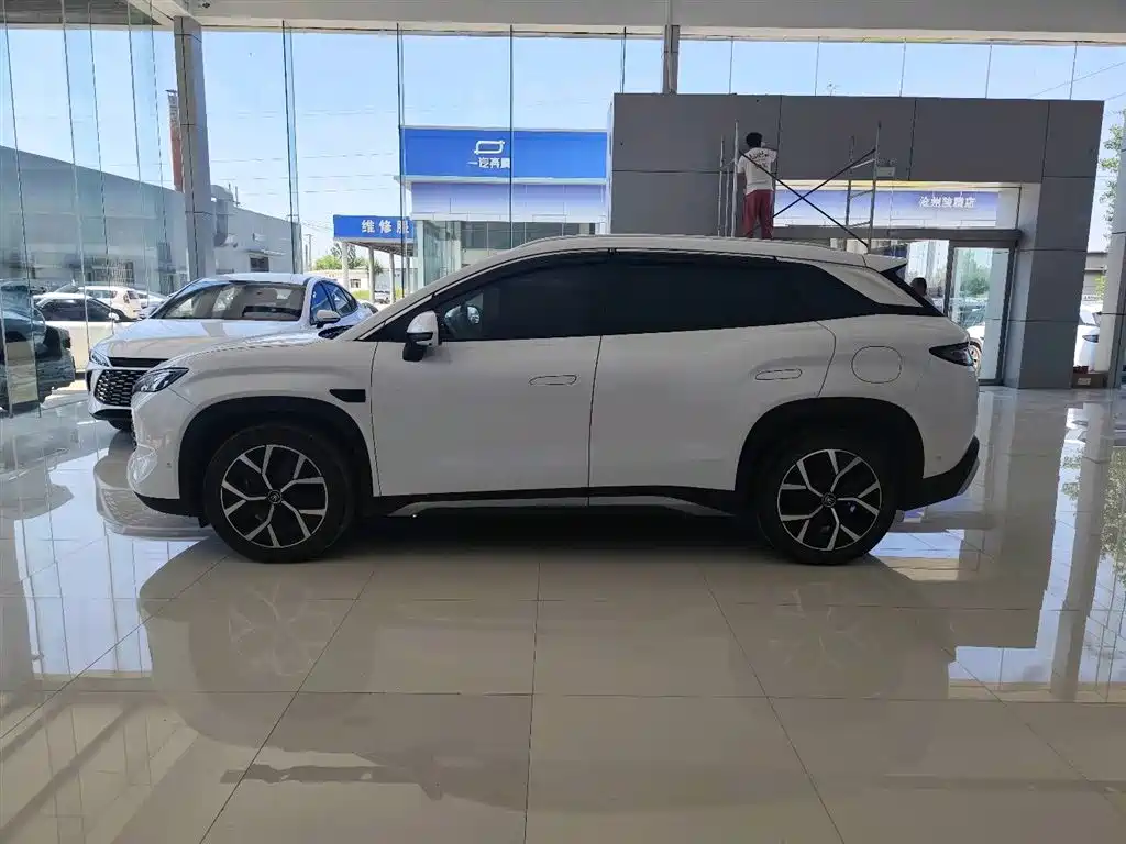 BYD L DM-i 2025 — фото 2
