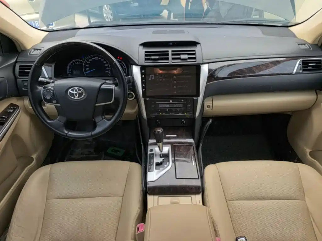 Toyota Camry 2016 — фото 10