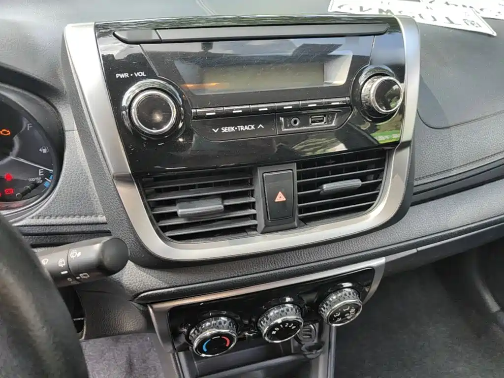 Toyota Yaris L 2019 — фото 10
