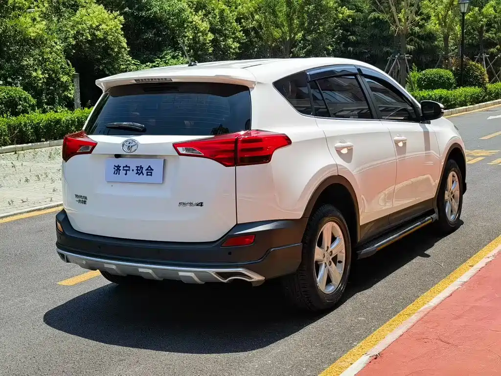 Toyota RAV4 2014