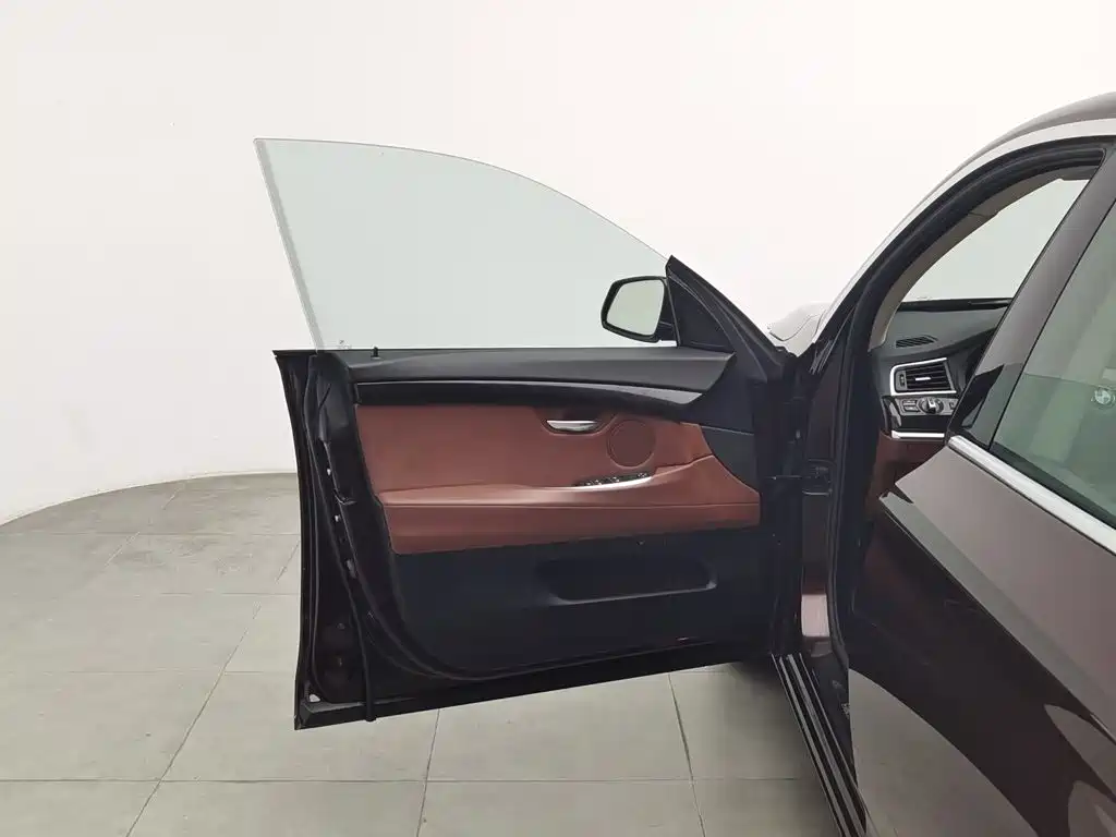 BMW 5 Series GT 2015 — фото 8