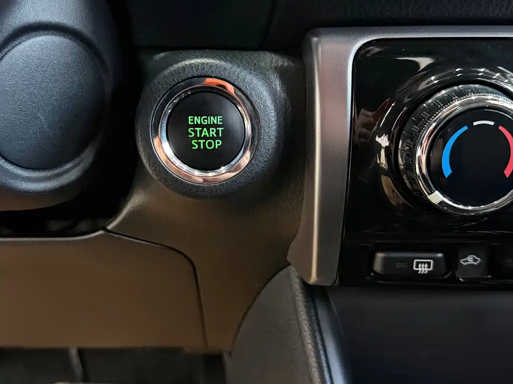 Toyota Yaris L 2022 — фото 25