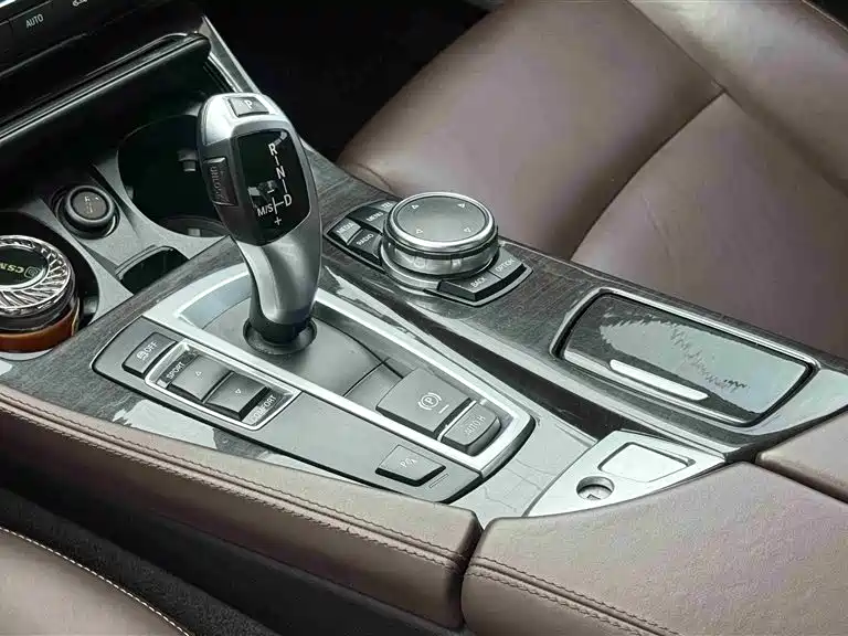 BMW 5 Series 2016 — фото 9