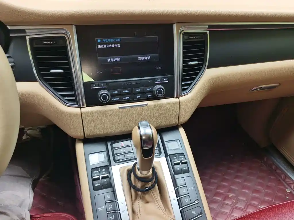 Porsche Macan 2016 — фото 14