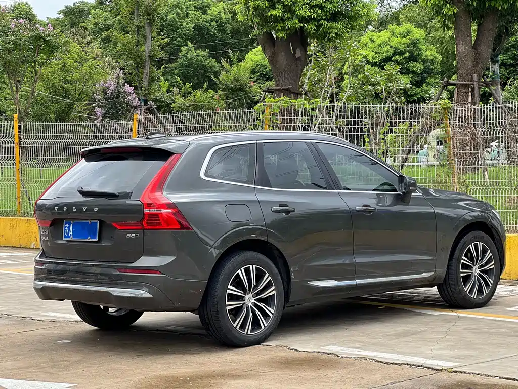 Volvo XC60 2022 — фото 12