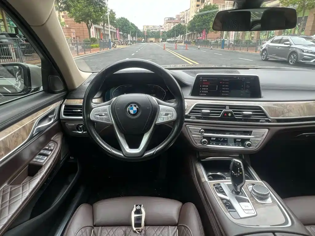 BMW 7 Series 2021 — фото 14