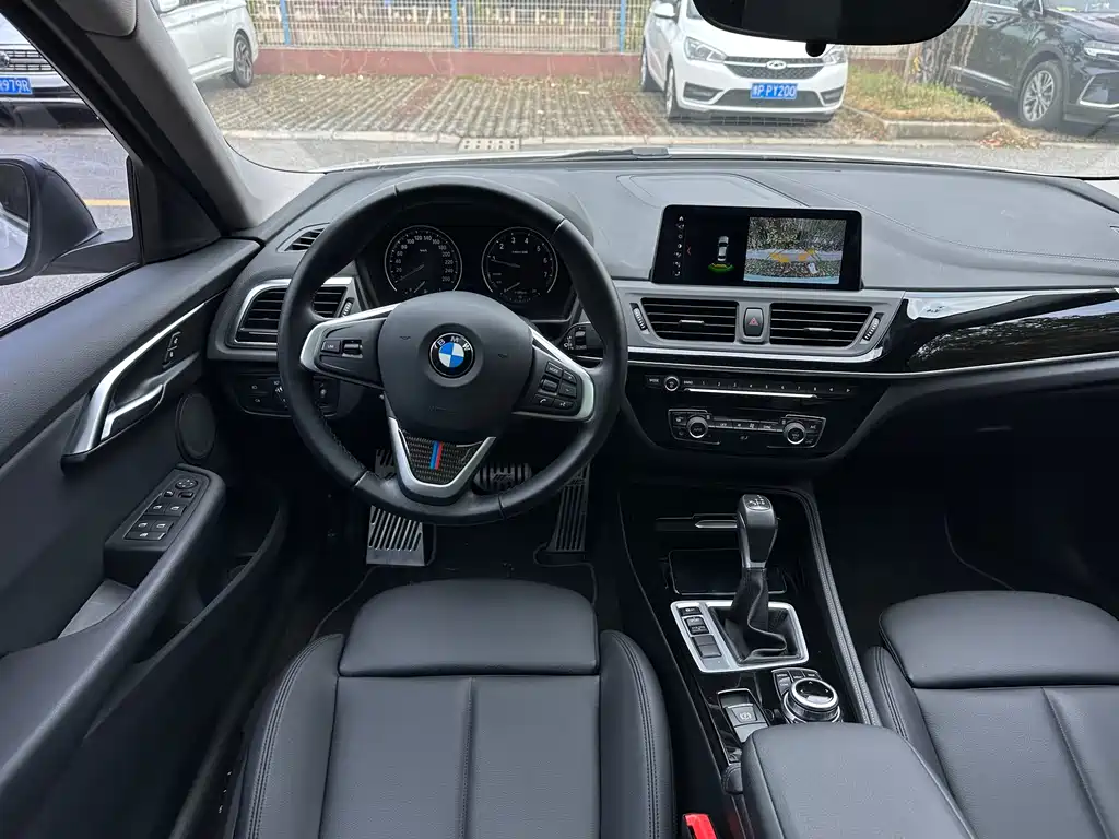 BMW 1 Series 2017 — фото 12