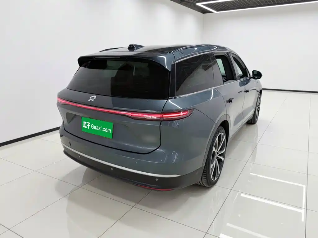 NIO ES8 2023