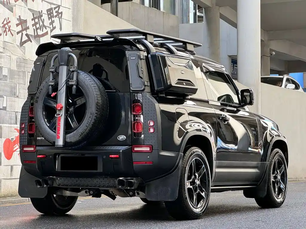 Land Rover Defender 2023 — фото 5
