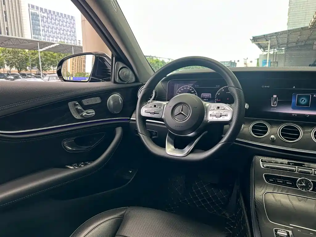 Mercedes-Benz E-Class 2019 — фото 12