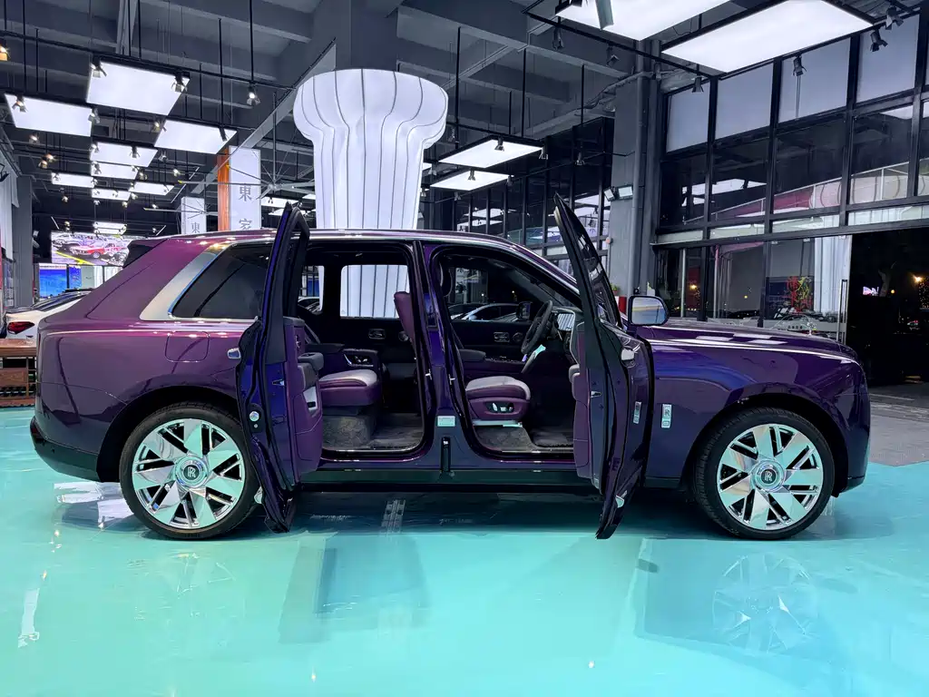 Rolls-Royce Cullinan 2025 — фото 16
