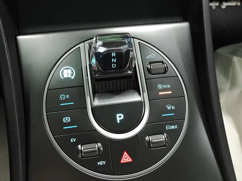 BYD Seal 05 DM-i 2025 — фото 13